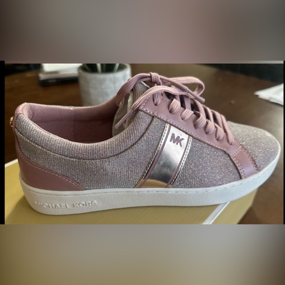 BRAND NEW W/ BOX Michael Kors Women's Pink Glitter Sneakers - Picture 2 of 6